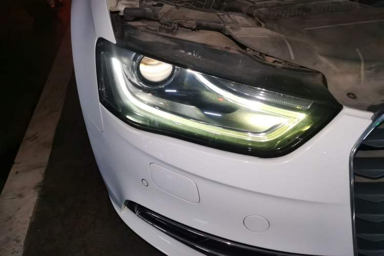 Used Audi A4L 2015 35 TFSI Automatic Comfort Model Right Front Headlight