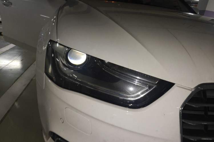 Used Audi A4L 2015 35 TFSI Automatic Comfort Model Right Front Headlight