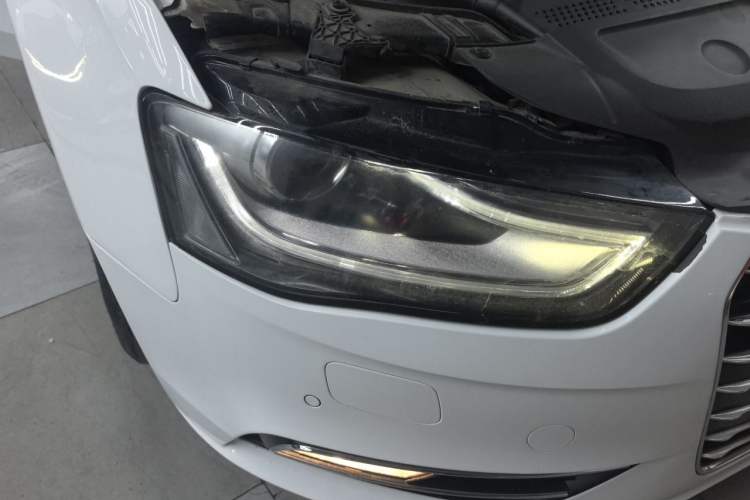 Used Audi A4L 2015 35 TFSI Automatic Standard Model Right Front Headlight