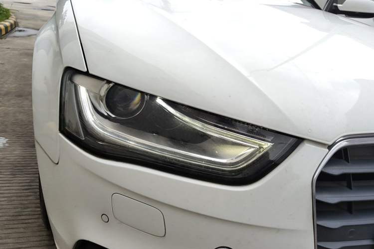 Used Audi A4L 2015 35 TFSI Automatic Comfort Model Right Front Headlight