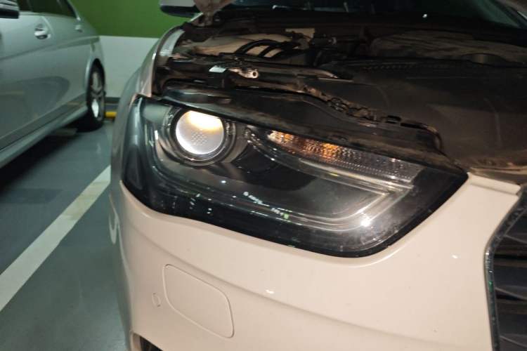 Used Audi A4L 2015 35 TFSI Automatic Comfort Model Right Front Headlight