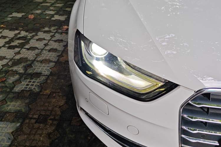Used Audi A4L 2015 35 TFSI Automatic Comfort Model Right Front Headlight