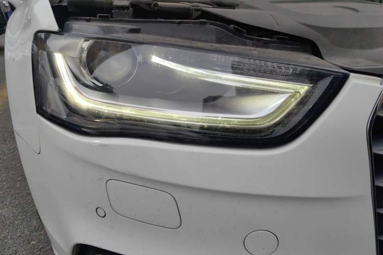 Used Audi A4L 2015 35 TFSI Automatic Standard Model Right Front Headlight