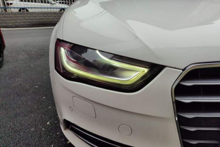 Used Audi A4L 2015 35 TFSI Automatic Comfort Model Right Front Headlight