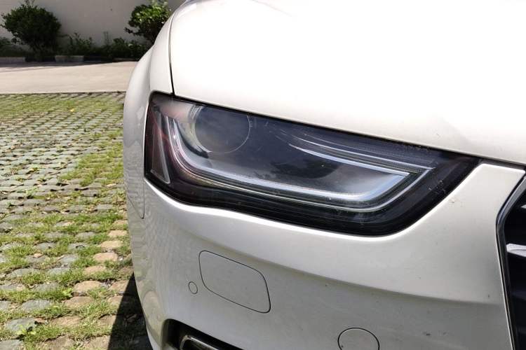 Used Audi A4L 2015 35 TFSI Automatic Comfort Model Right Front Headlight