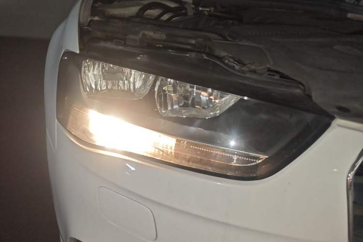 Used Audi A4L 2015 30 TFSI Automatic Comfort Model Right Front Headlight