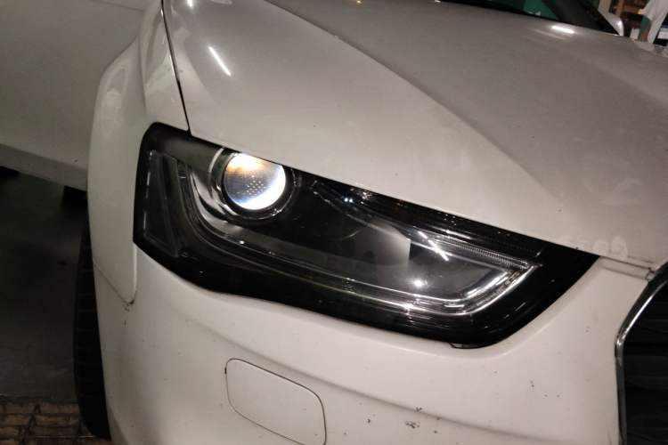 Used Audi A4L 2015 35 TFSI Automatic Standard Model Right Front Headlight