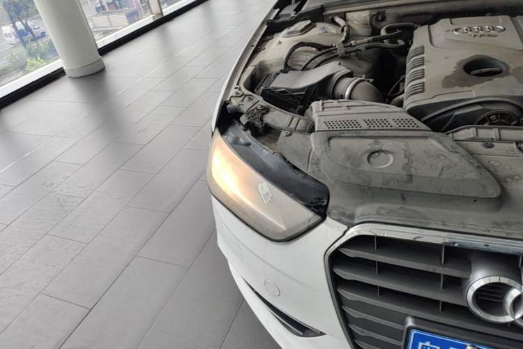 Used Audi A4L 2015 30 TFSI Automatic Comfort Model Right Front Headlight