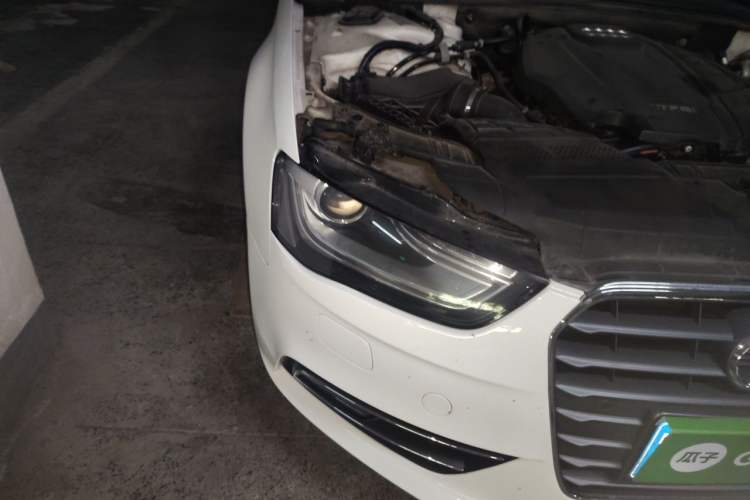 Used Audi A4L 2015 35 TFSI Automatic Comfort Model Right Front Headlight