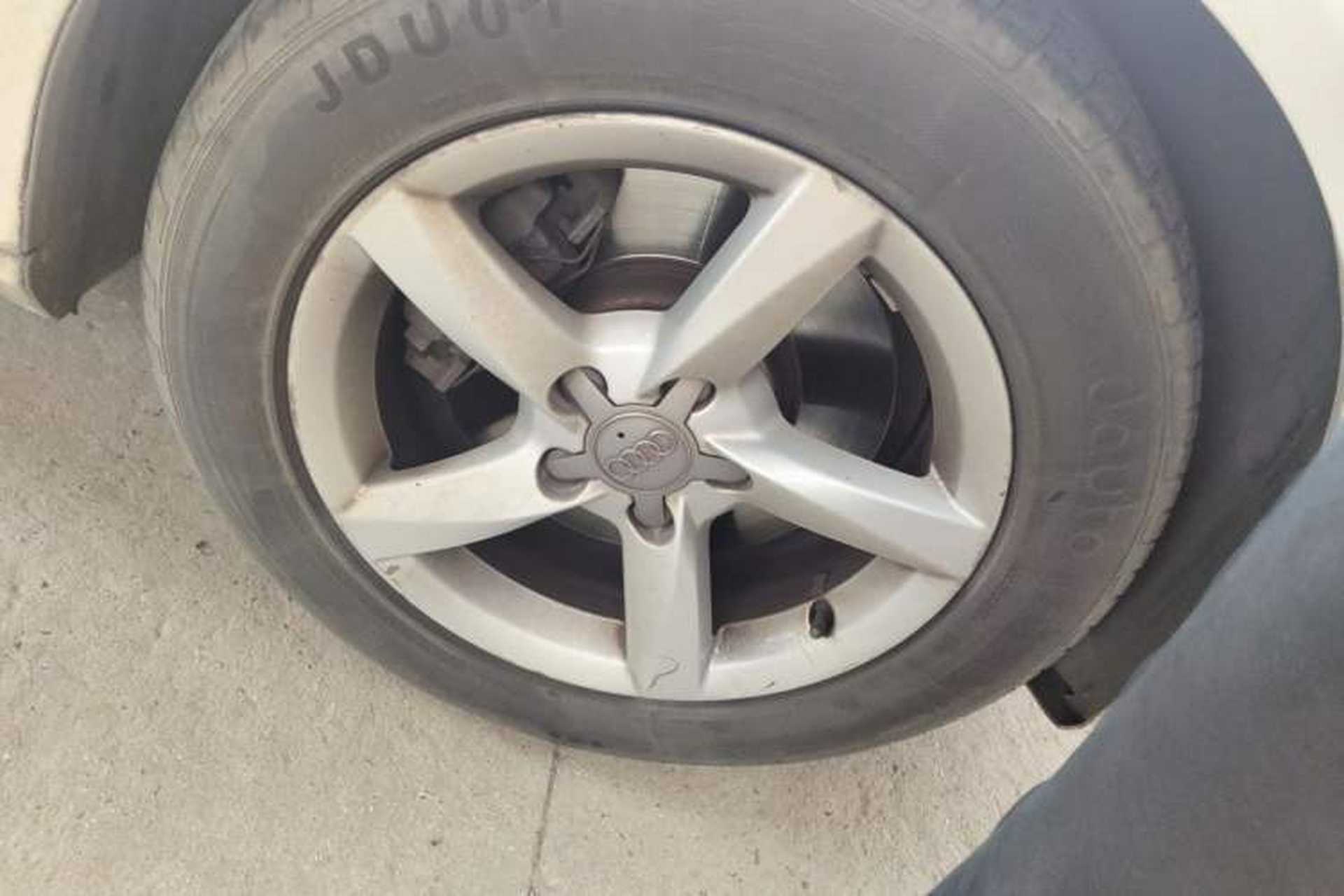 Used Audi A4L 2015 35 TFSI Automatic Standard Model Right Front Wheel Hub