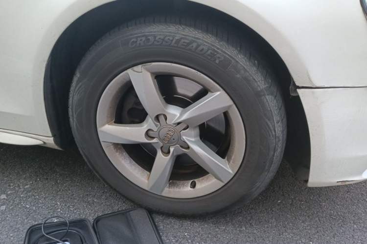 Used Audi A4L 2015 35 TFSI Automatic Standard Model Right Front Wheel Hub