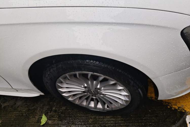 Used Audi A4L 2015 35 TFSI Automatic Comfort Model Right Front Wheel Hub