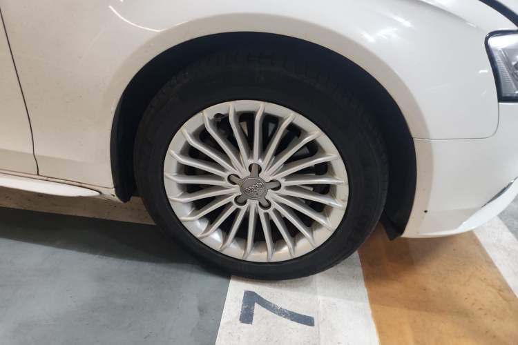 Used Audi A4L 2015 35 TFSI Automatic Comfort Model Right Front Wheel Hub