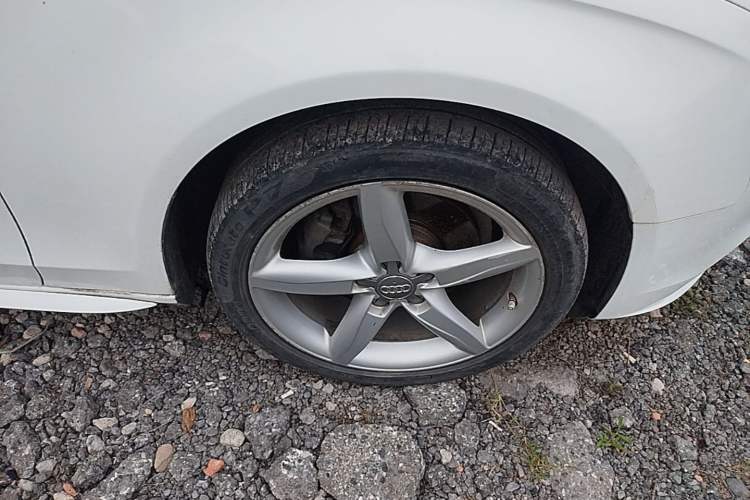 Used Audi A4L 2015 35 TFSI Automatic Standard Model Right Front Wheel Hub