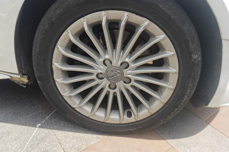 Used Audi A4L 2015 35 TFSI Automatic Comfort Model Right Front Wheel Hub