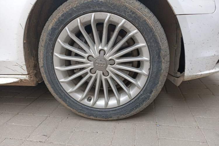 Used Audi A4L 2015 35 TFSI Automatic Comfort Model Right Front Wheel Hub