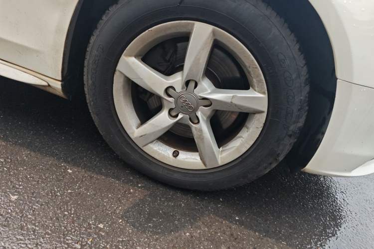 Used Audi A4L 2015 35 TFSI Automatic Standard Model Right Front Wheel Hub