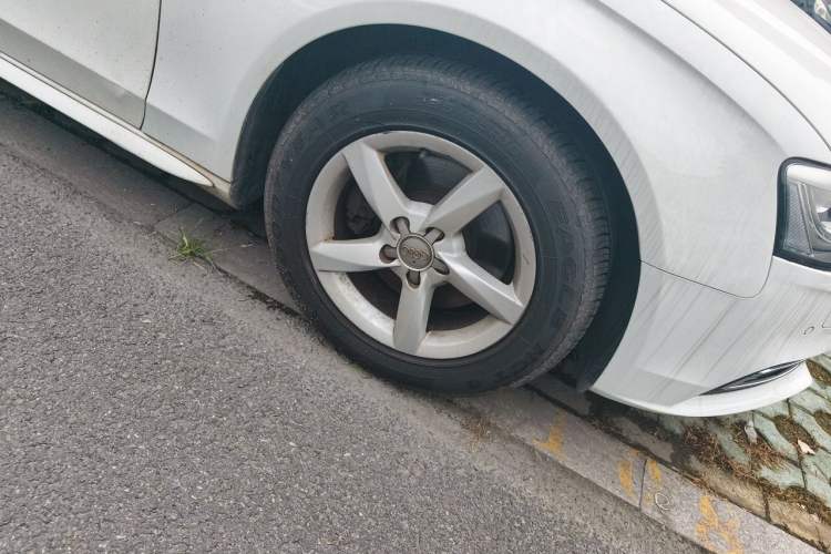 Used Audi A4L 2015 35 TFSI Automatic Standard Model Right Front Wheel Hub
