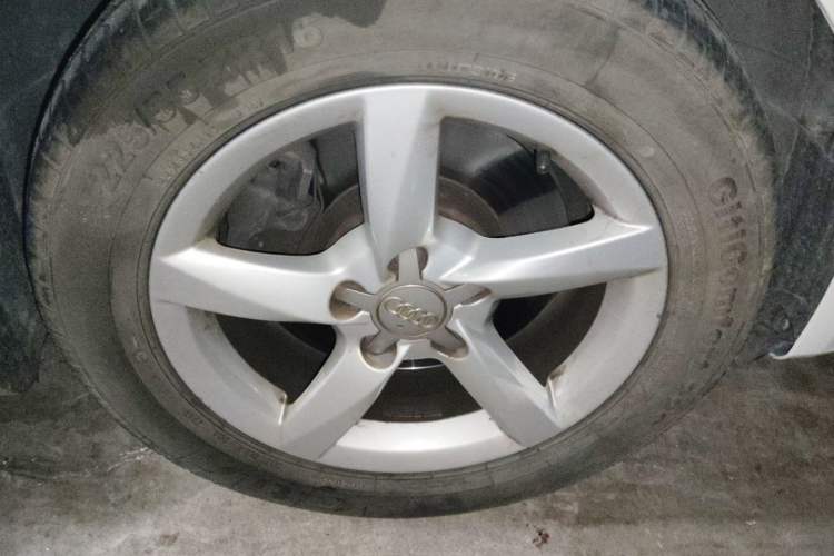 Used Audi A4L 2015 35 TFSI Automatic Standard Model Right Front Wheel Hub