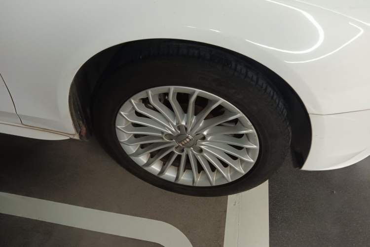 Used Audi A4L 2015 35 TFSI Automatic Comfort Model Right Front Wheel Hub