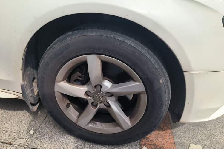 Used Audi A4L 2015 35 TFSI Automatic Standard Model Right Front Wheel Hub