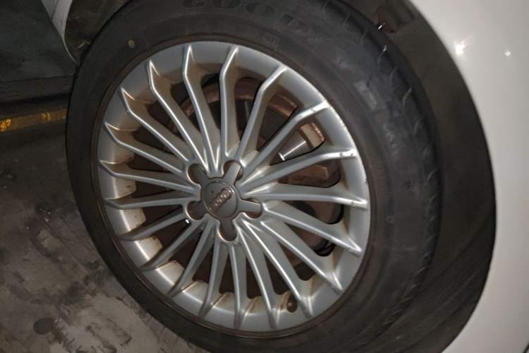 Used Audi A4L 2015 35 TFSI Automatic Comfort Model Right Front Wheel Hub