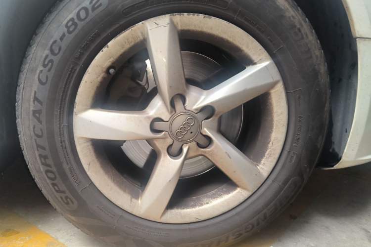 Used Audi A4L 2015 35 TFSI Automatic Standard Model Right Front Wheel Hub