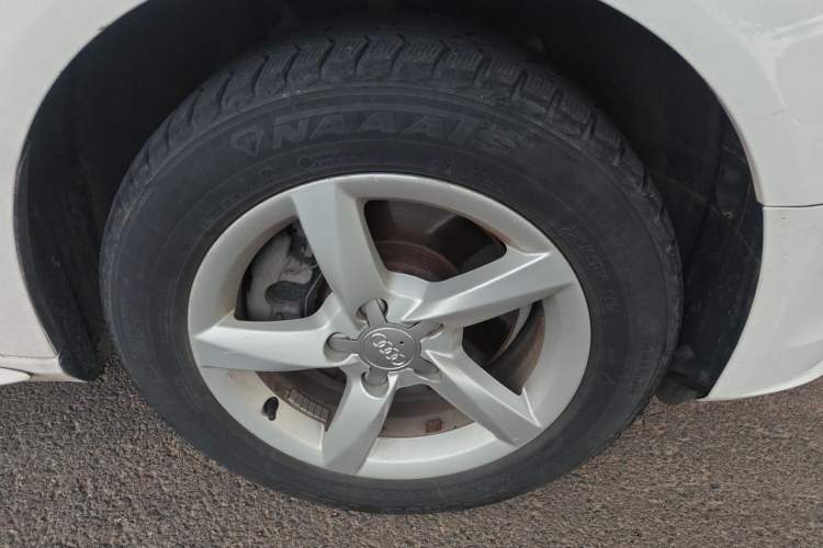 Used Audi A4L 2015 35 TFSI Automatic Standard Model Right Front Wheel Hub