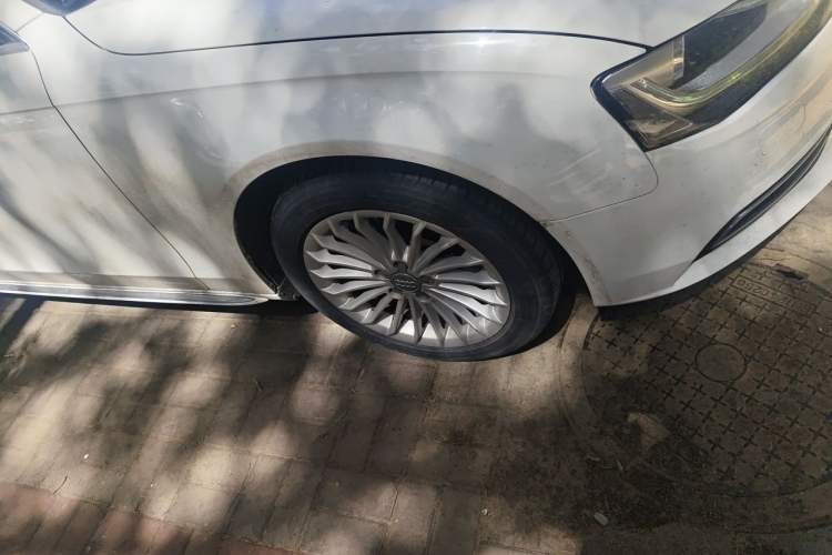 Used Audi A4L 2015 35 TFSI Automatic Standard Model Right Front Wheel Hub
