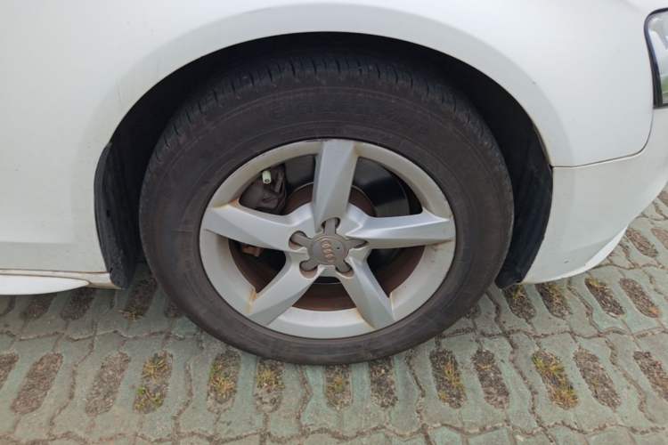 Used Audi A4L 2015 30 TFSI Automatic Comfort Model Right Front Wheel Hub