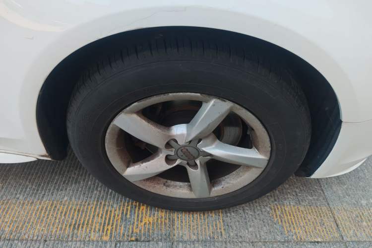 Used Audi A4L 2015 35 TFSI Automatic Standard Model Right Front Wheel Hub