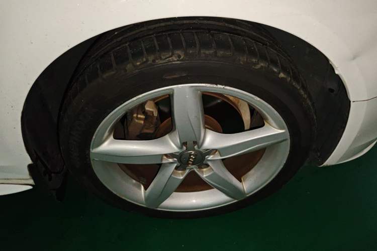 Used Audi A4L 2015 35 TFSI Automatic Standard Model Right Front Wheel Hub
