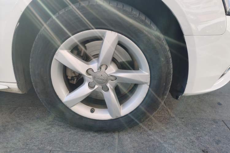 Used Audi A4L 2015 35 TFSI Automatic Standard Model Right Front Wheel Hub