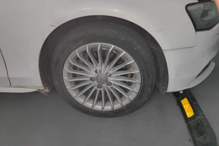 Used Audi A4L 2015 35 TFSI Automatic Comfort Model Right Front Wheel Hub