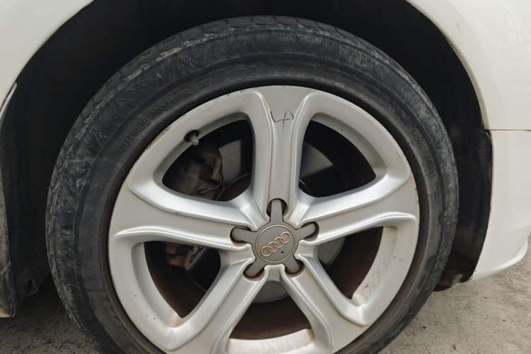 Used Audi A4L 2015 35 TFSI Automatic Standard Model Right Front Wheel Hub