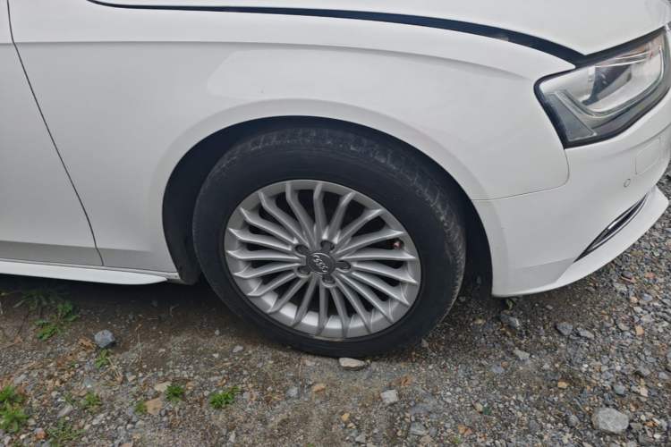 Used Audi A4L 2015 35 TFSI Millionth Anniversary Comfort Edition Right Front Wheel Hub