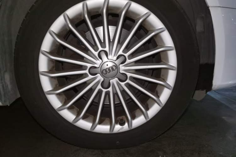 Used Audi A4L 2015 35 TFSI Automatic Comfort Model Right Front Wheel Hub