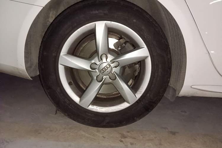 Used Audi A4L 2015 35 TFSI Millionth Anniversary Intelligent Edition Right Front Wheel Hub