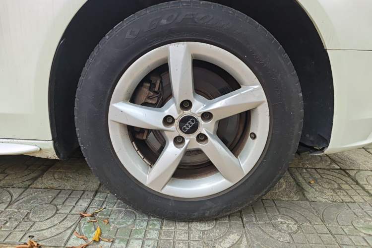 Used Audi A4L 2015 35 TFSI Automatic Standard Model Right Front Wheel Hub