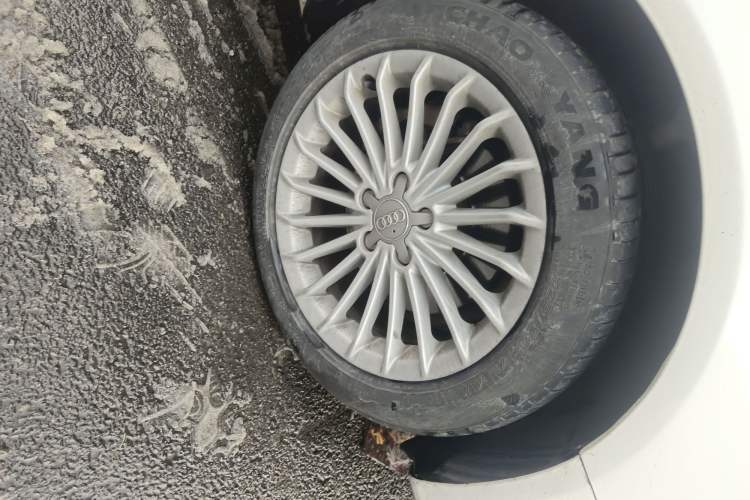 Used Audi A4L 2015 35 TFSI Automatic Comfort Model Right Front Wheel Hub
