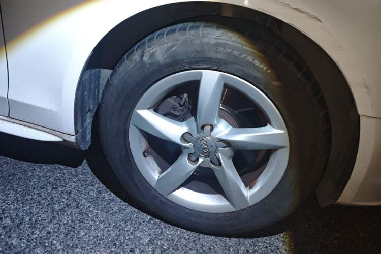 Used Audi A4L 2015 35 TFSI Automatic Standard Model Right Front Wheel Hub