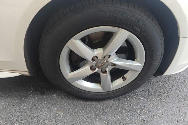 Used Audi A4L 2015 35 TFSI Automatic Standard Model Right Front Wheel Hub