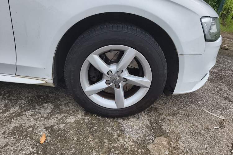 Used Audi A4L 2015 35 TFSI Automatic Standard Model Right Front Wheel Hub