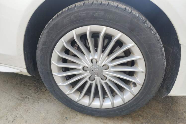 Used Audi A4L 2015 35 TFSI Automatic Comfort Model Right Front Wheel Hub