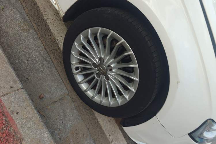 Used Audi A4L 2015 35 TFSI Automatic Standard Model Right Front Wheel Hub