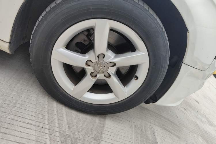 Used Audi A4L 2015 35 TFSI Automatic Standard Model Right Front Wheel Hub