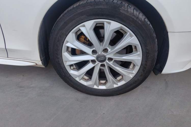 Used Audi A4L 2015 35 TFSI Automatic Standard Model Right Front Wheel Hub