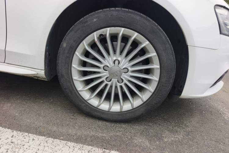 Used Audi A4L 2015 35 TFSI Automatic Comfort Model Right Front Wheel Hub