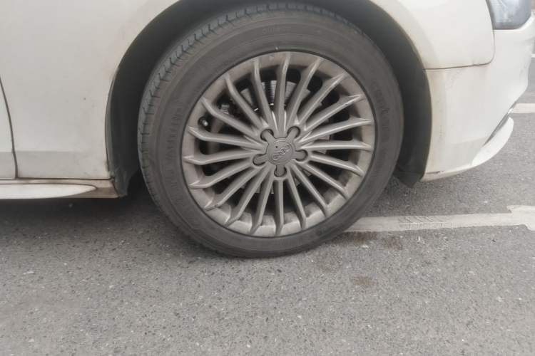 Used Audi A4L 2015 35 TFSI Automatic Comfort Model Right Front Wheel Hub