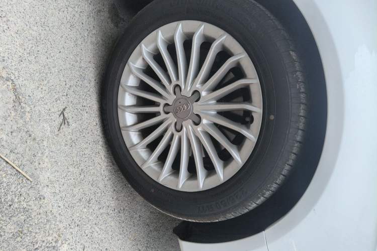Used Audi A4L 2015 35 TFSI Automatic Comfort Model Right Front Wheel Hub